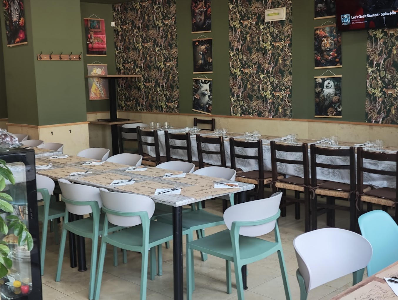 Comedor de Grin Bistro preparado para comer