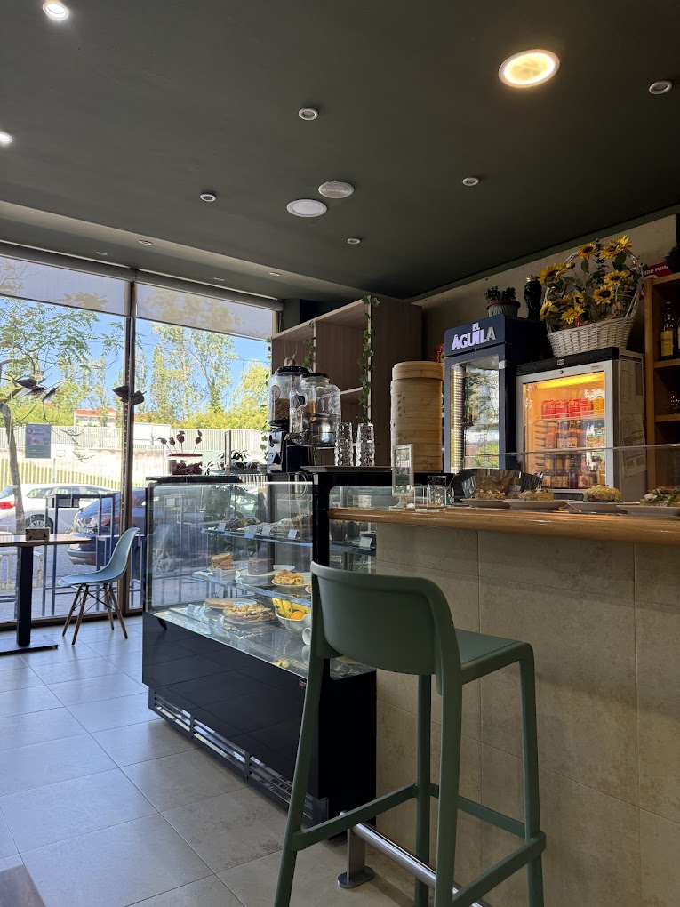 Barra y recepción de Grin Bistro